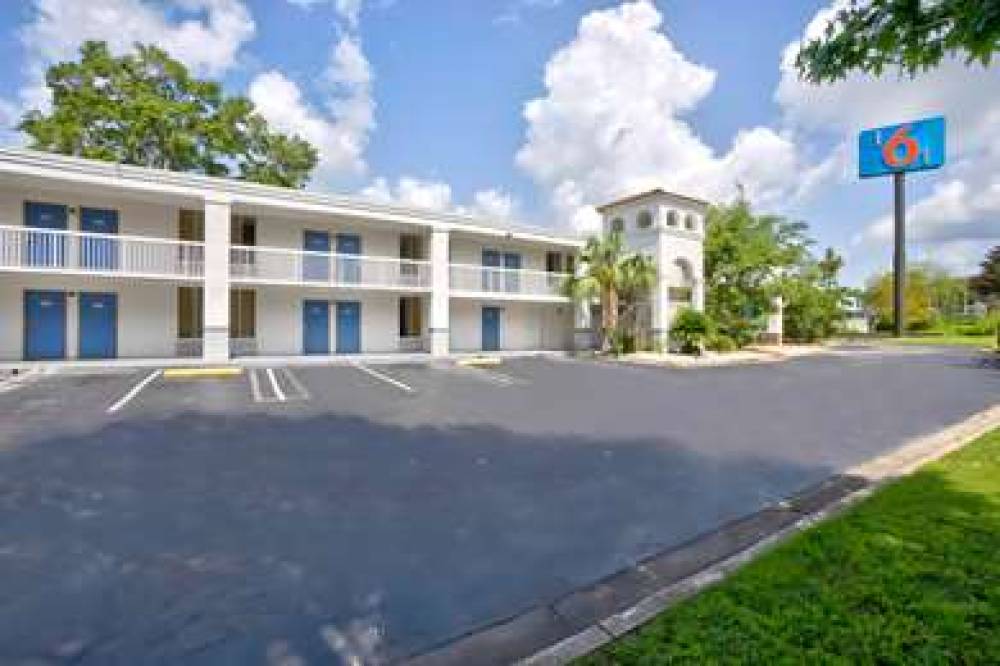 MOTEL 6 GAINESVILLE, FL 2