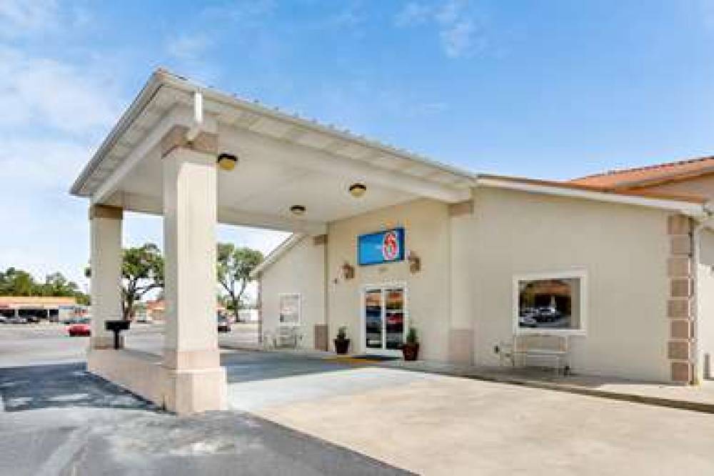 MOTEL 6 HINESVILLE, GA 3