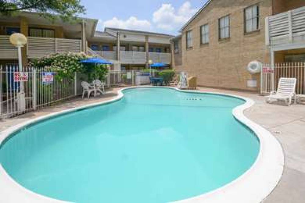 Motel 6 Houston - Baytown East 2