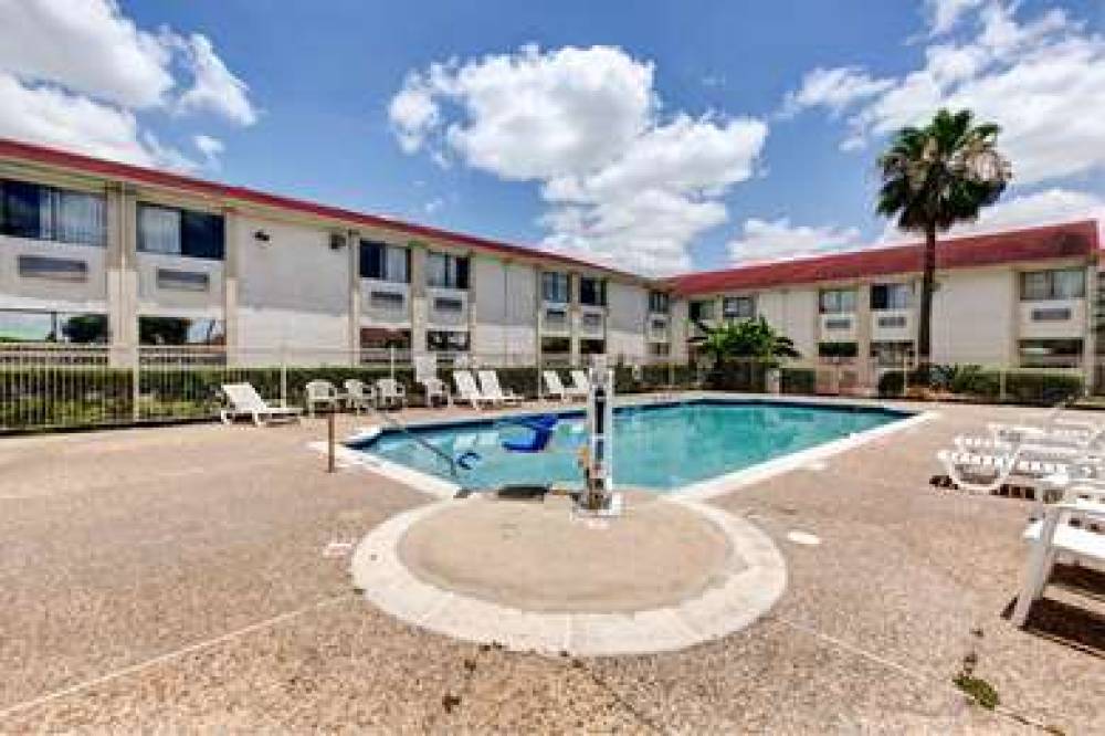 Motel 6 Houston Hobby 5