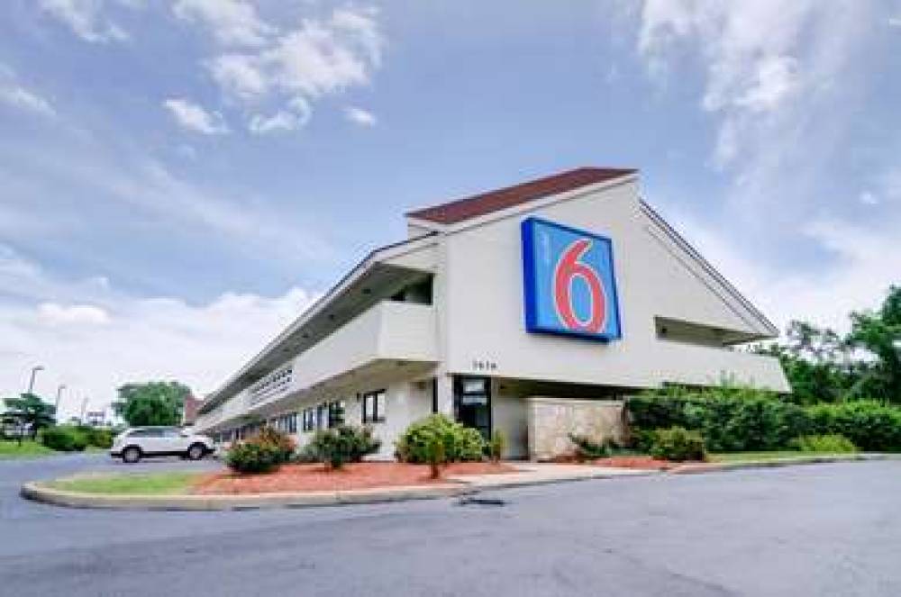 Motel 6 Kansas City 1