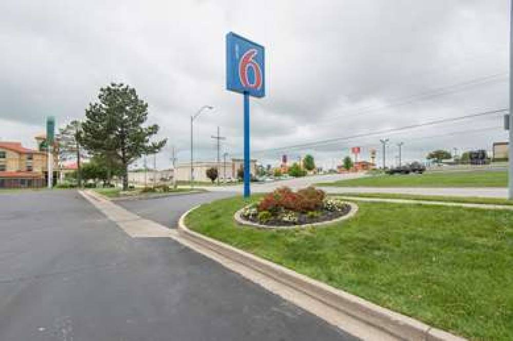 Motel 6 Kansas City North Airport 9