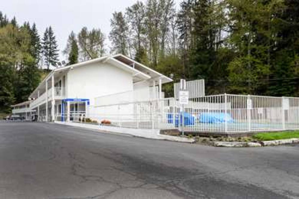 MOTEL 6 KELSO - MT ST HELENS 4