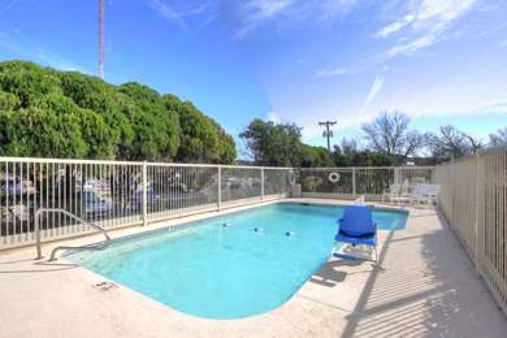 Motel 6 Kerrville 9