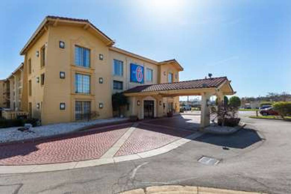 MOTEL 6 KNOXVILLE, TN 3