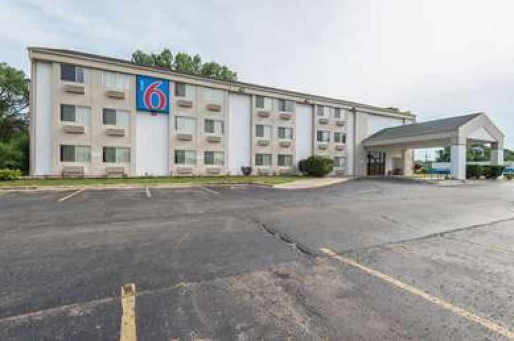 Motel 6 Lawrence KS 1