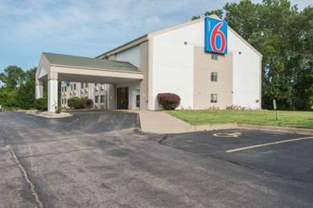 Motel 6 Lawrence KS 4