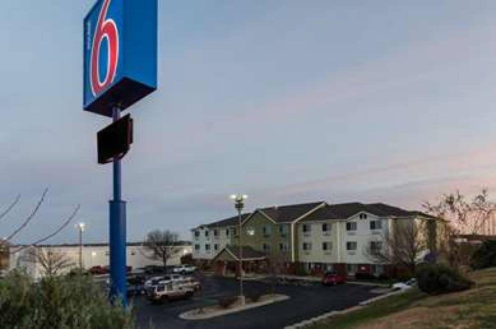 MOTEL 6 LINCOLN NE 2