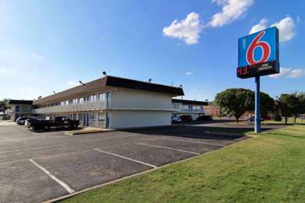 MOTEL 6 LUBBOCK 5