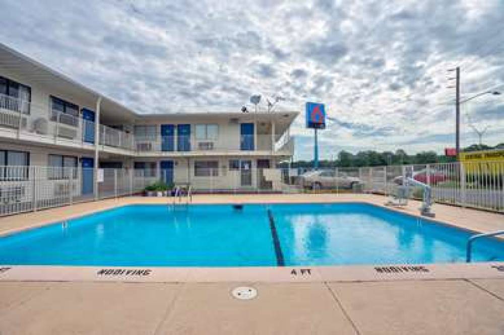 Motel 6 Lumberton 5