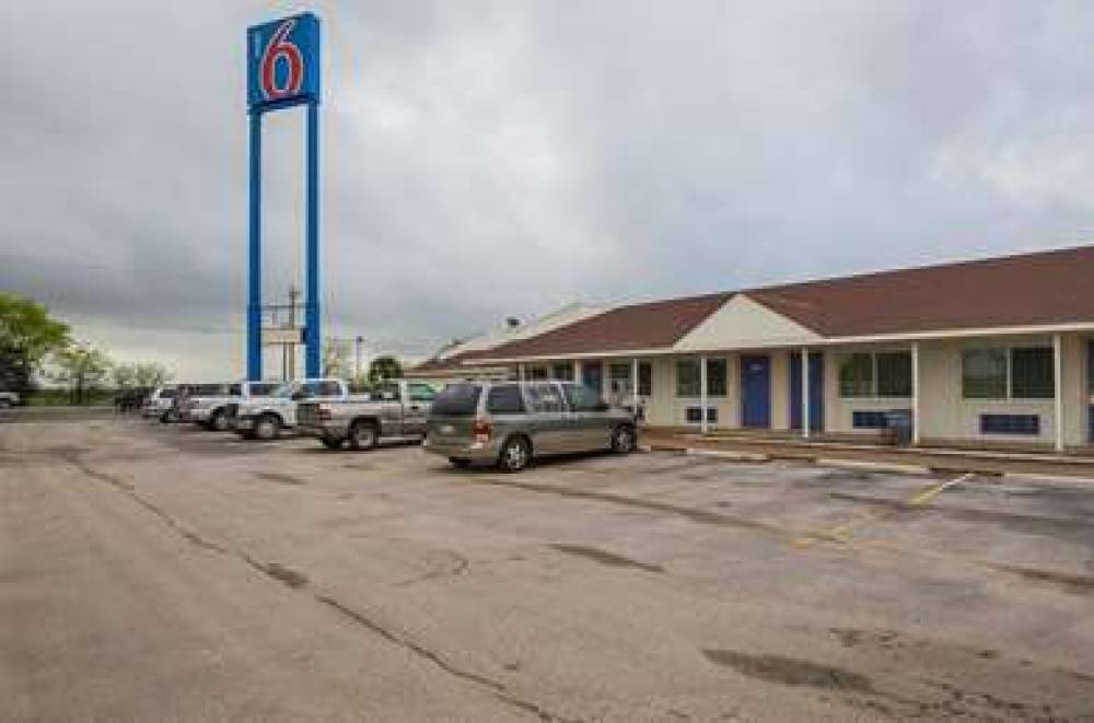 MOTEL 6 MADISONVILLE TX 2