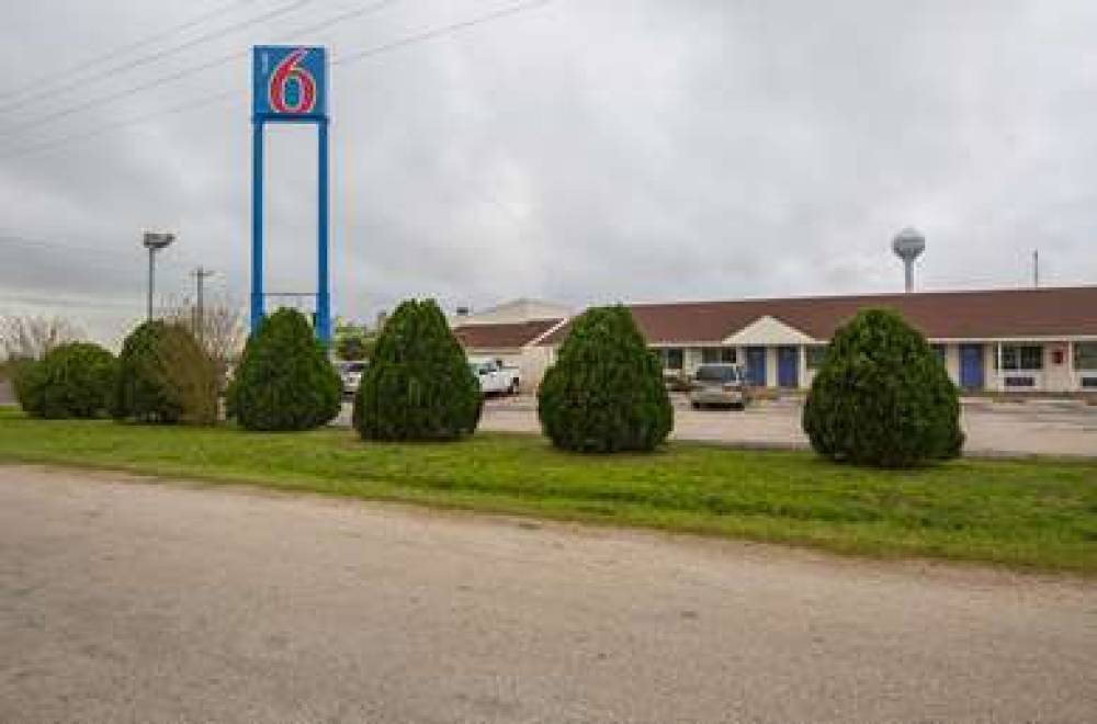 MOTEL 6 MADISONVILLE TX 5