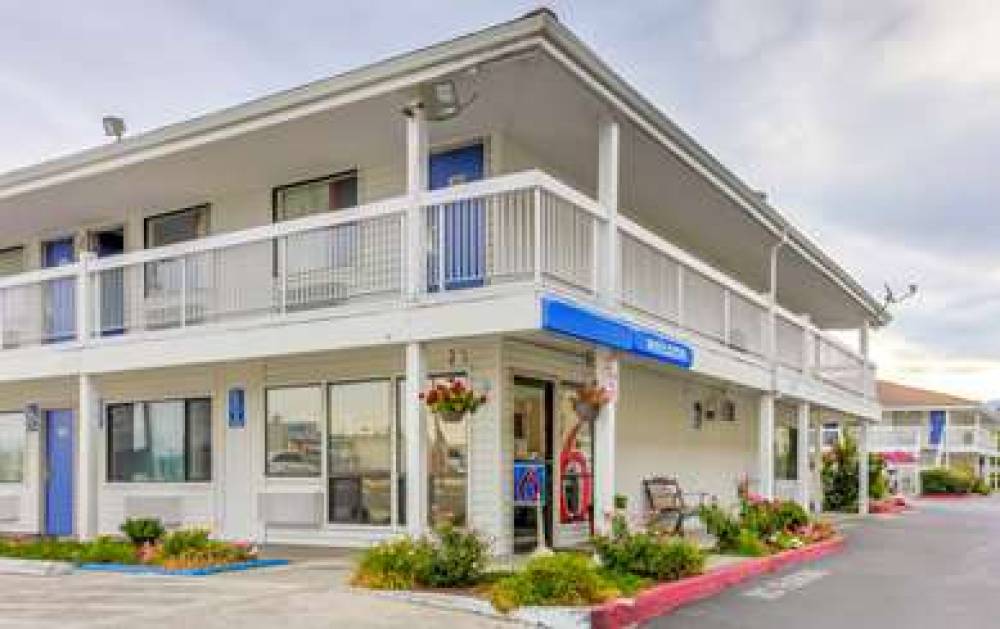 MOTEL 6 MEDFORD NORTH 1