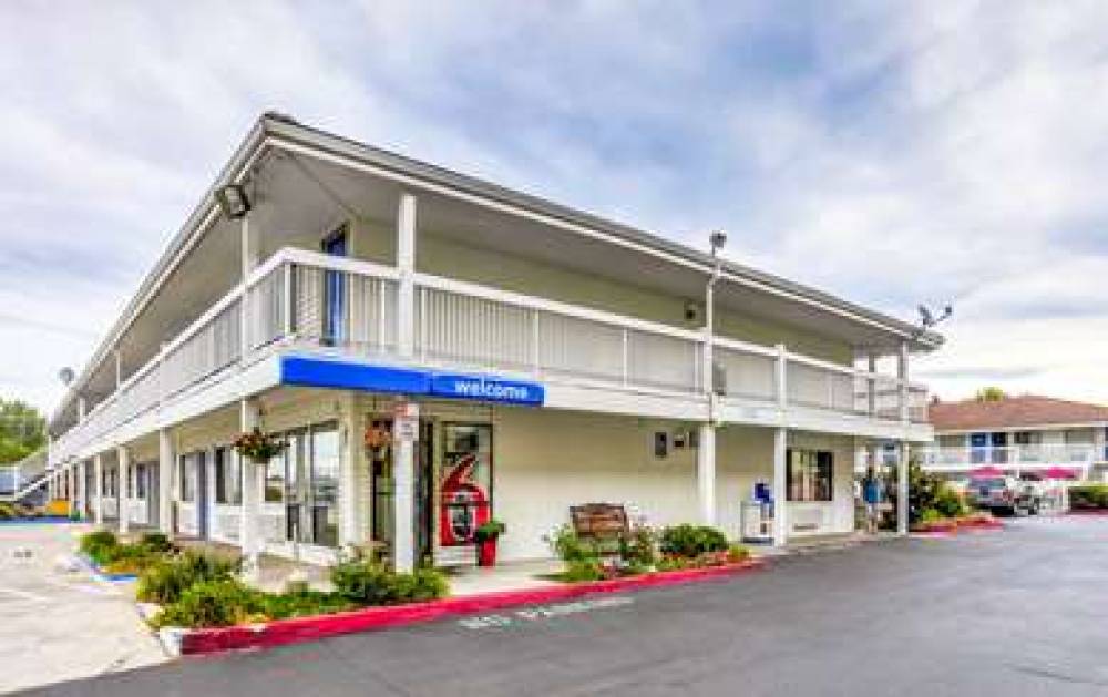 MOTEL 6 MEDFORD NORTH 4