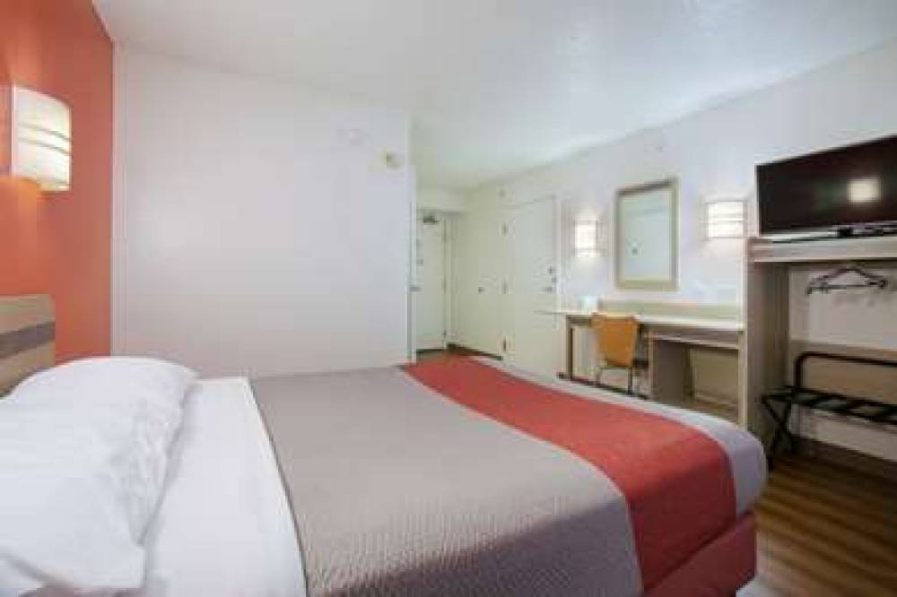 Motel 6 Minneapolis - Brooklyn Center 6