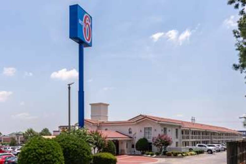 MOTEL 6 N LITTLE ROCK MCCAIN 4