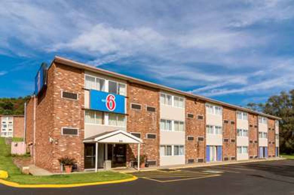 MOTEL 6 NEW STANTON, PA 3