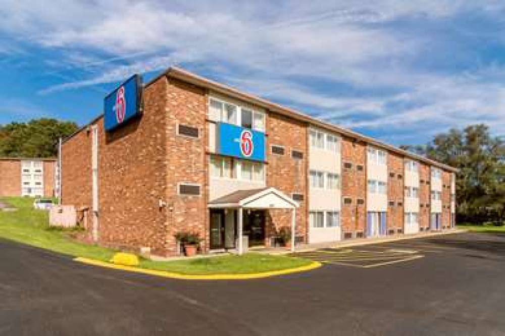 MOTEL 6 NEW STANTON, PA 2