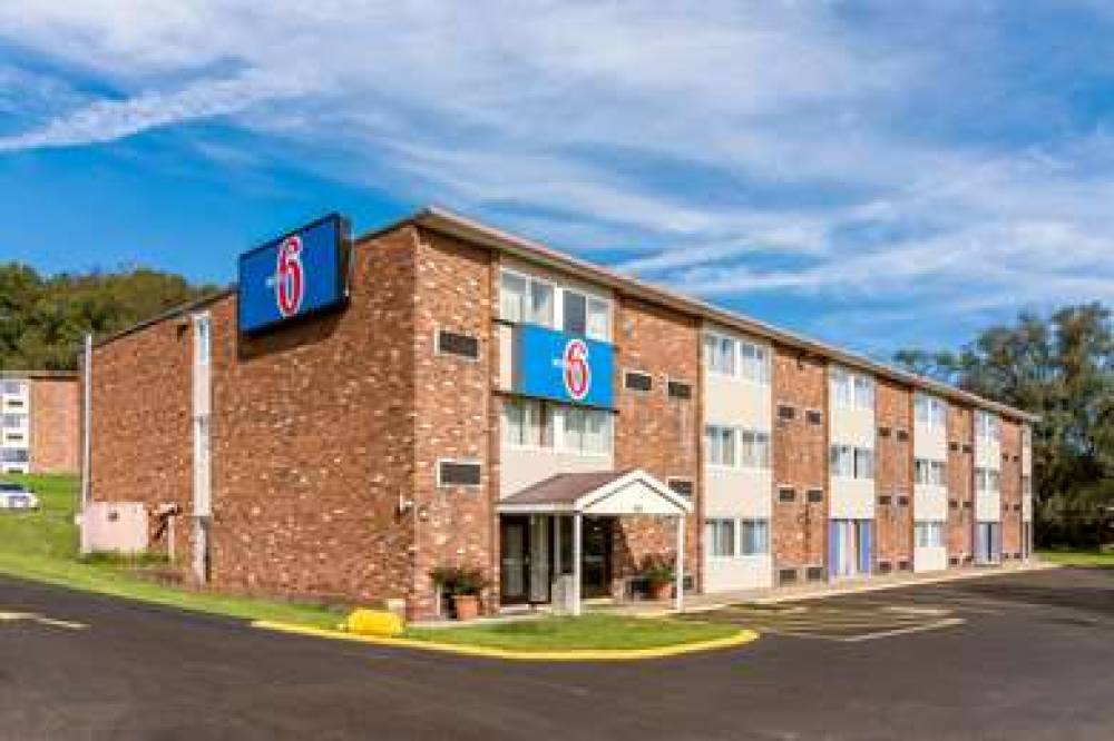 MOTEL 6 NEW STANTON, PA 1