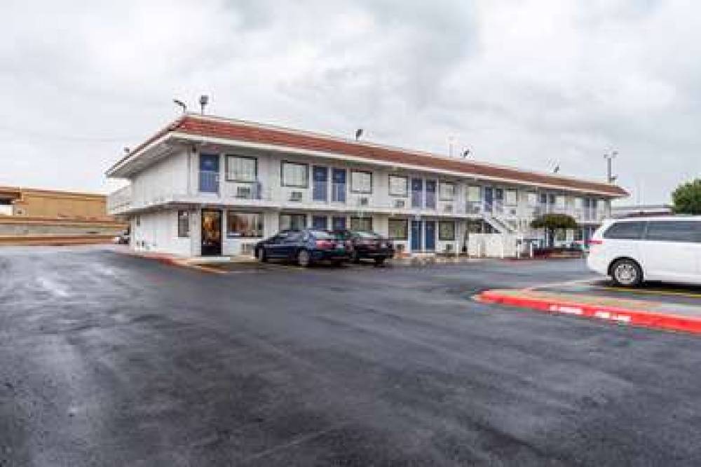 MOTEL 6 NORTH RICHLAND HILLS 6