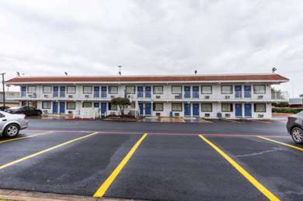 MOTEL 6 NORTH RICHLAND HILLS 5