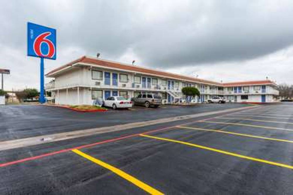 MOTEL 6 NORTH RICHLAND HILLS 8