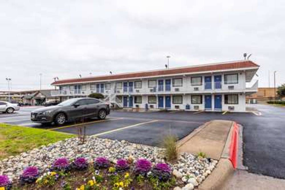 MOTEL 6 NORTH RICHLAND HILLS 4