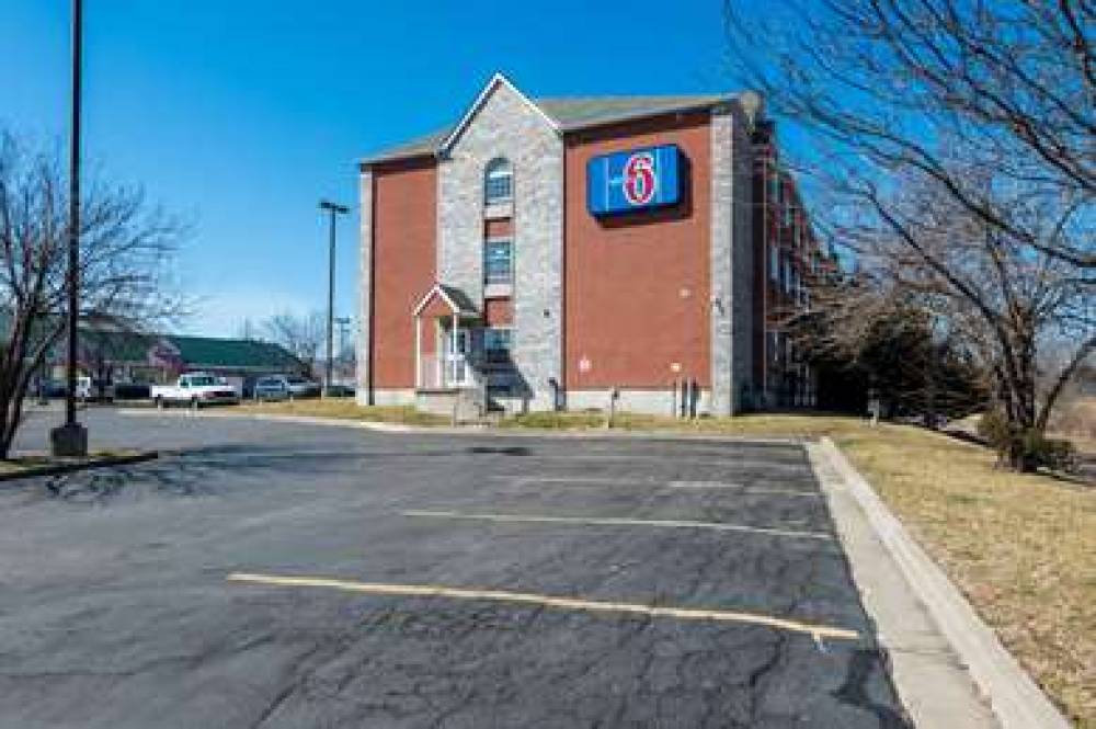 MOTEL 6 OLATHE KS 4