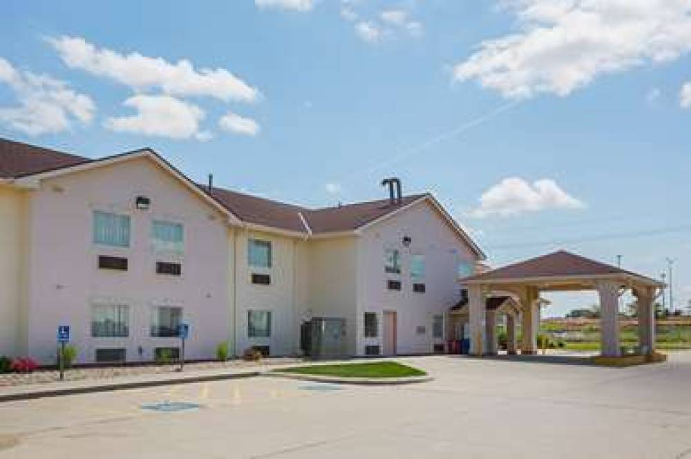 Motel 6 Omaha - IAT West 2