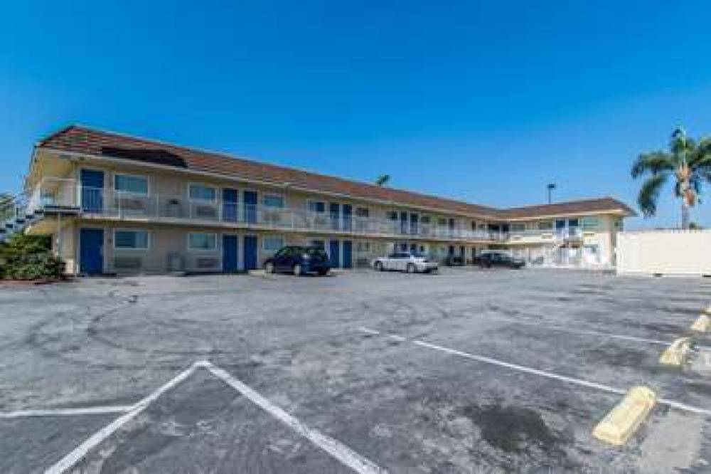 Motel 6 Ontario Airport 3