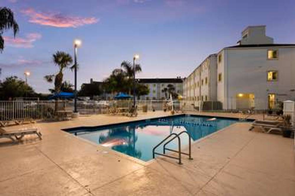 Motel 6 Orlando International Dr 9