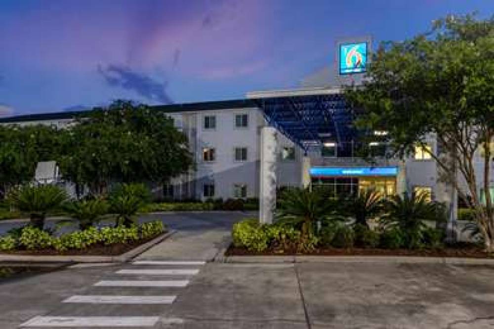 Motel 6 Orlando International Dr 2