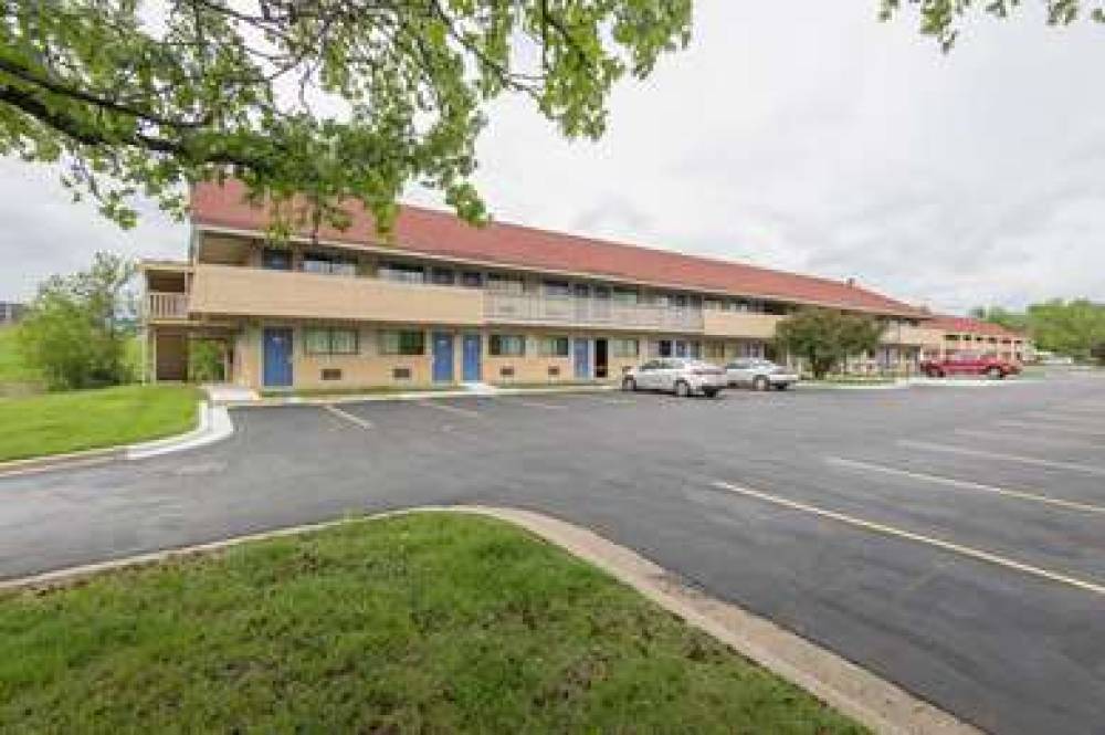 Motel 6 Overland Park, KS 3