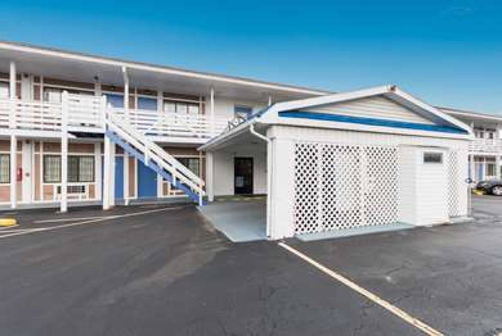 MOTEL 6 PARKERSBURG 2