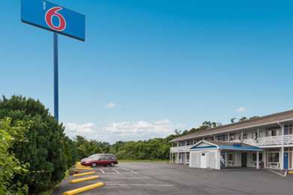 MOTEL 6 PARKERSBURG 1