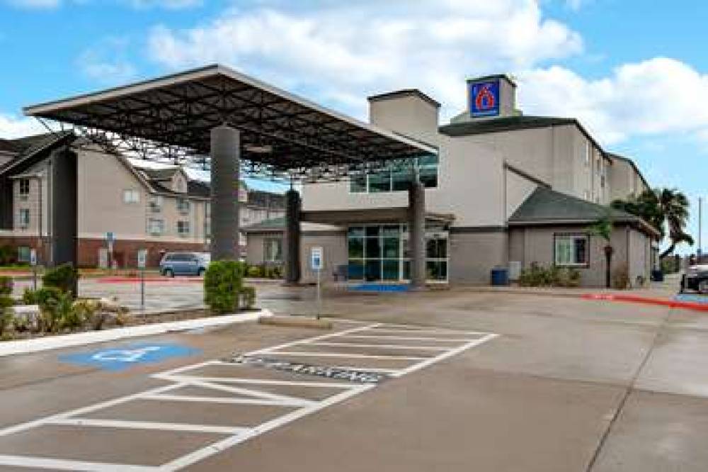 Motel 6 Pharr 1