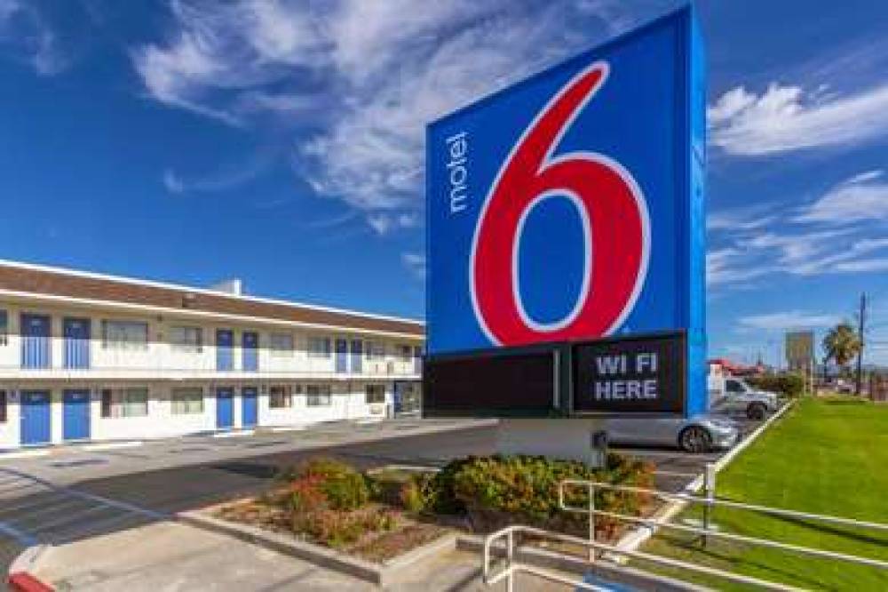 Motel 6 Phoenix North Bell Road 2