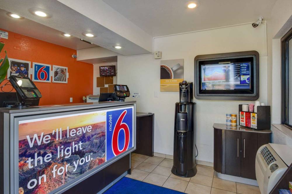 MOTEL 6 PHOENIX TEMPEBROADWAY 4