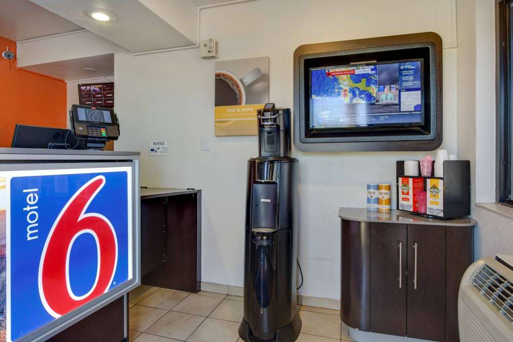 MOTEL 6 PHOENIX TEMPEBROADWAY 6