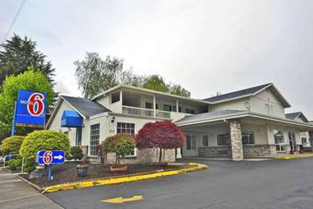 Motel 6 Portland Mall 205 2