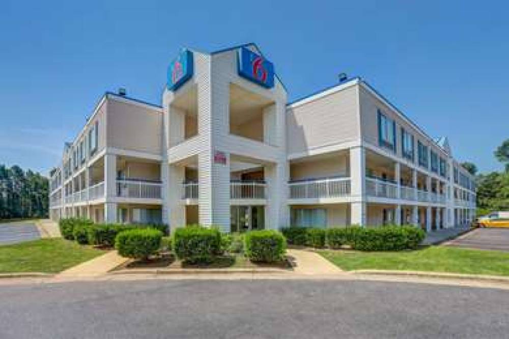 Motel 6 Raleigh North 3