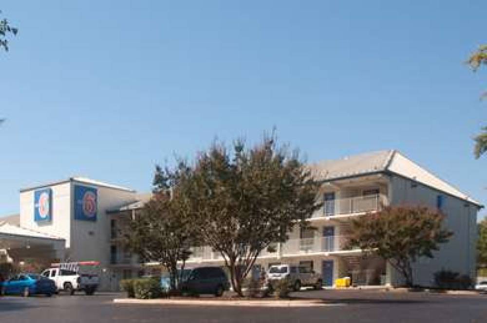 Motel 6 Raleigh Southwest - Cary 2