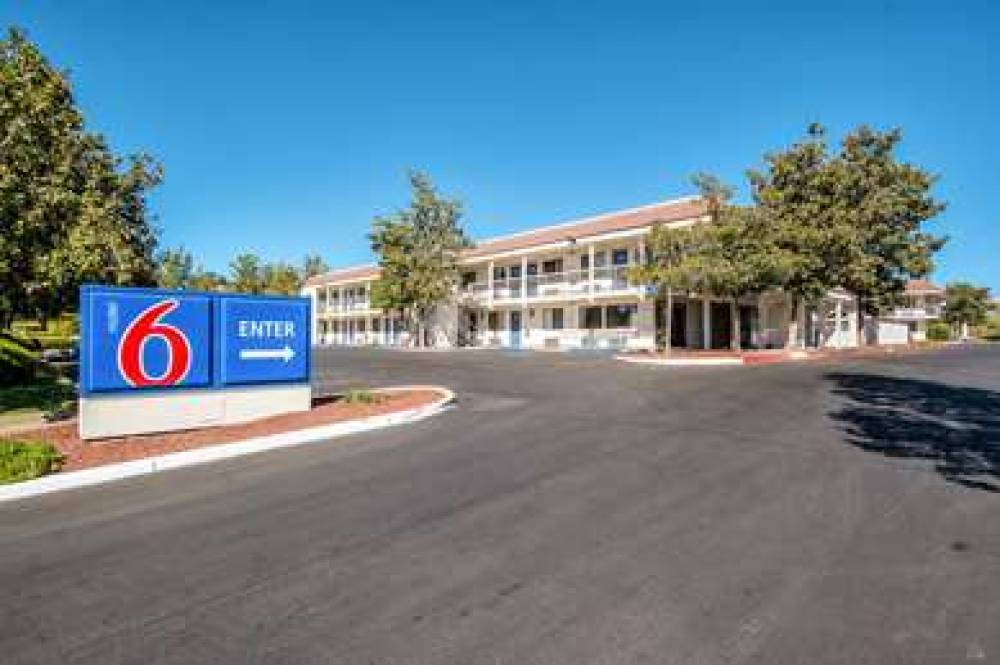 Motel 6 Redding South 1