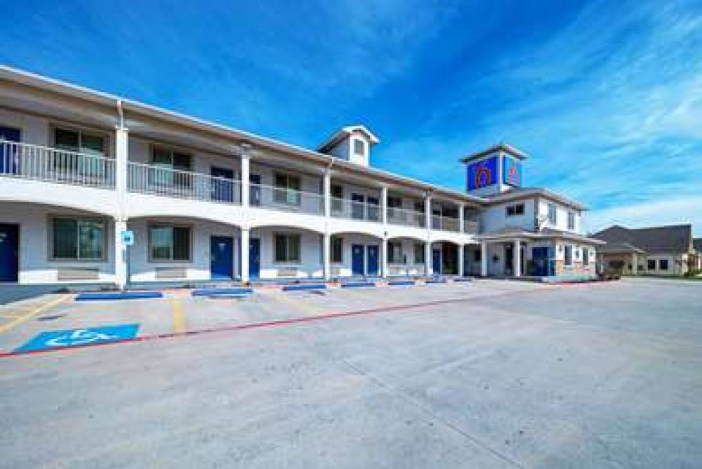 Motel 6 Rhome TX 1