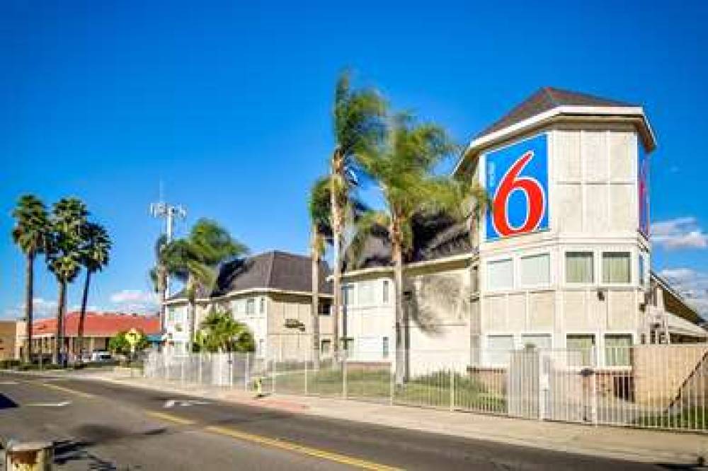 Motel 6 Riverside South 1