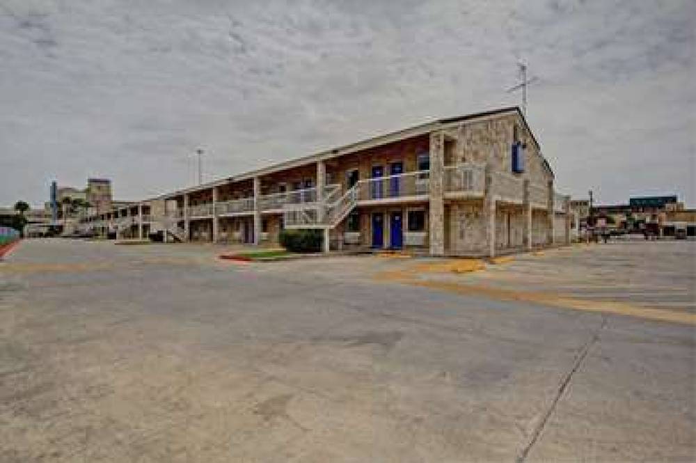 Motel 6 San Antonio Downtown 7