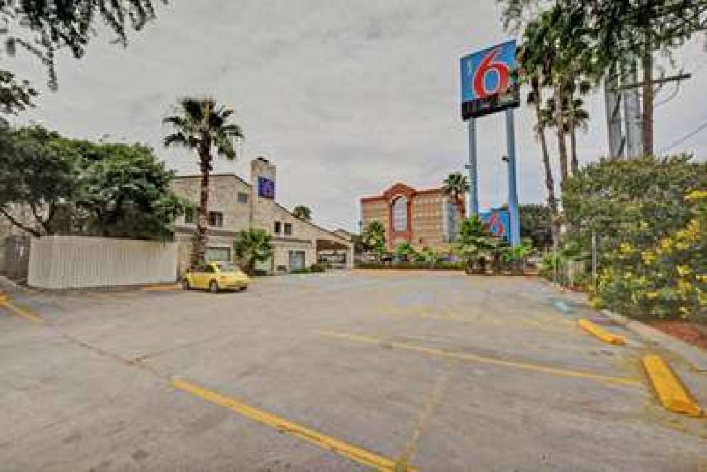 Motel 6 San Antonio Downtown 1