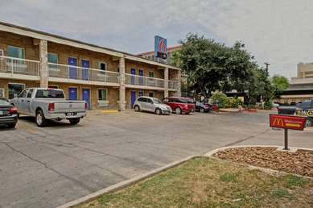 Motel 6 San Antonio Downtown 3