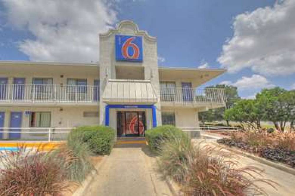 MOTEL 6 SAN ANTONIO - FIESTA 1