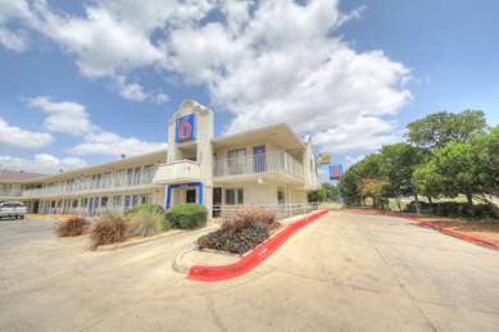 MOTEL 6 SAN ANTONIO - FIESTA 4